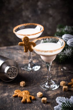 Noel kış kremalı kokteyli, eggnog martini veya kurabiyeli margarita.