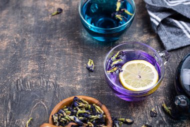 Mavi ve mor çay Limonlu Kelebek bezelyesi