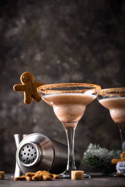 Noel kış kremalı kokteyli, eggnog martini veya kurabiyeli margarita.