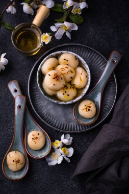 Çin Yeni Yıl kutlamaları için Tang Yuan pirinç köftesi.