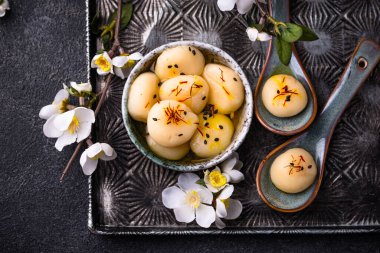 Çin Yeni Yıl kutlamaları için Tang Yuan pirinç köftesi.