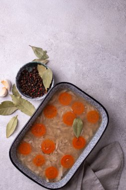 Tavuk etli, havuçlu ve baharatlı.