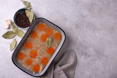 Tavuk etli, havuçlu ve baharatlı.