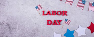 ABD bayrağı ve kağıt dekorasyonuyla İşçi Bayramı kutlamaları