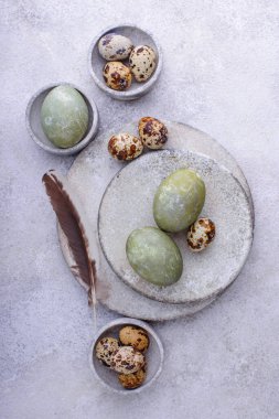 Yeşil renge boyanmış Paskalya yumurtaları