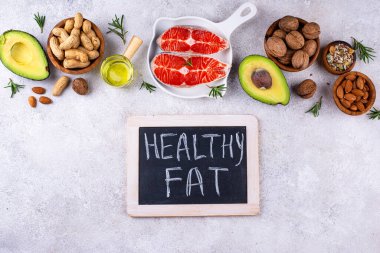 Sağlıklı yağ kavramı. Omega 3 bakımından zengin gıda ürünleri..