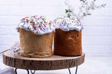 Geleneksel Rus ve Ukrayna Paskalya pastası.