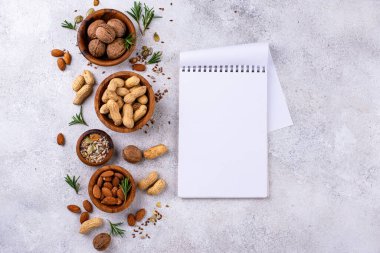 Fındık ve tohum çeşitleri. Ceviz, fıstık, badem, keten tohumu