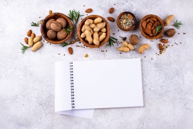 Fındık ve tohum çeşitleri. Ceviz, fıstık, badem, keten tohumu