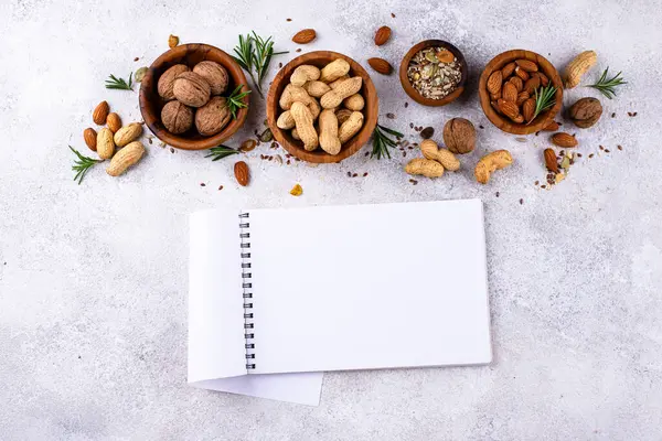 Fındık ve tohum çeşitleri. Ceviz, fıstık, badem, keten tohumu