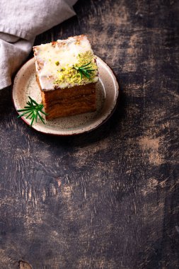 Küp şeklinde kruvasan. Modern moda tatlı.