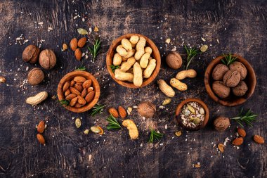 Fındık ve tohum çeşitleri. Ceviz, fıstık, badem, keten tohumu