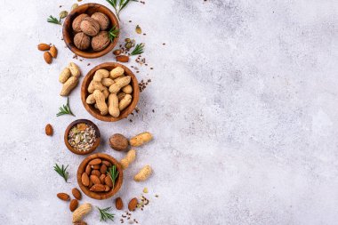 Fındık ve tohum çeşitleri. Ceviz, fıstık, badem, keten tohumu