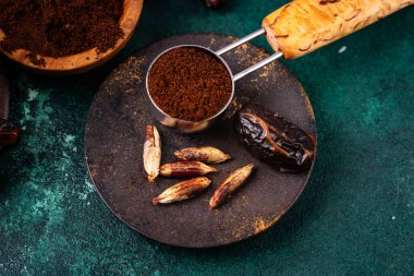 Flört tohumundan kahve. Sağlıklı alternatif moda içeceği.