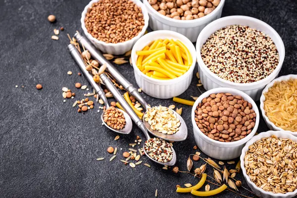 Glütensiz mısır gevreği ve inleme. Pirinç, karabuğday, mercimek, nohut ve kinoa.