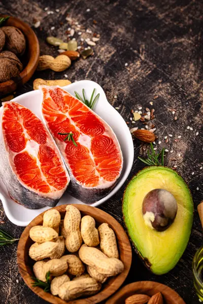Sağlıklı yağ kavramı. Omega 3 bakımından zengin gıda ürünleri..