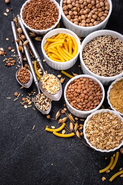 Glütensiz mısır gevreği ve inleme. Pirinç, karabuğday, mercimek, nohut ve kinoa.