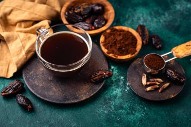 Flört tohumundan kahve. Sağlıklı alternatif moda içeceği.