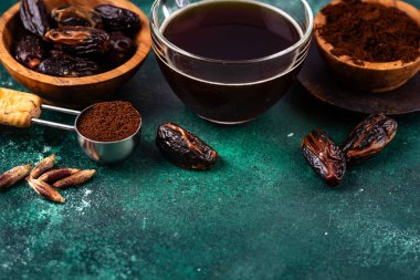 Flört tohumundan kahve. Sağlıklı alternatif moda içeceği.