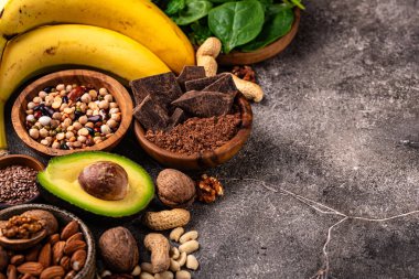 Doğal magnezyum Mg içeren çeşitli ürünler