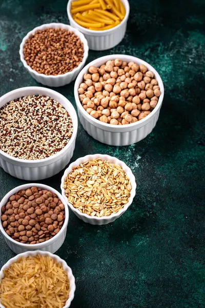 Glütensiz mısır gevreği ve inleme. Pirinç, karabuğday, mercimek, nohut ve kinoa.