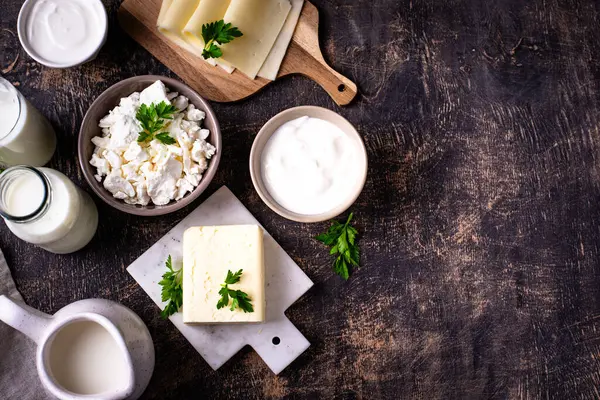 Süt ürünleri çeşitleri. Süt, süzme peynir, peynir, krema, tereyağı ve yoğurt
