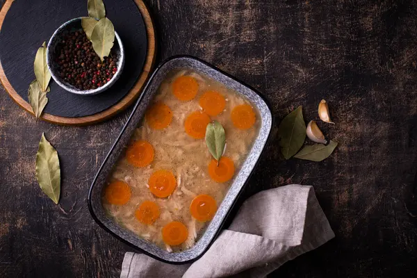 Tavuk etli, havuçlu ve baharatlı.