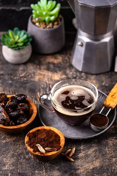 Flört tohumundan kahve. Sağlıklı alternatif moda içeceği.