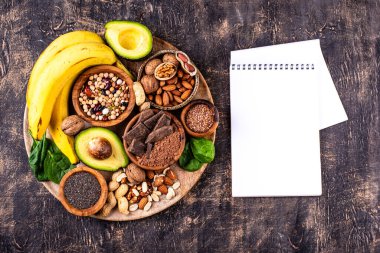 Doğal magnezyum Mg içeren çeşitli ürünler