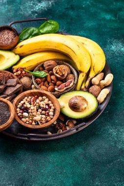 Doğal magnezyum Mg içeren çeşitli ürünler