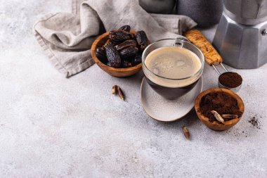 Flört tohumundan kahve. Sağlıklı alternatif moda içeceği.