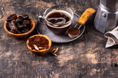 Flört tohumundan kahve. Sağlıklı alternatif moda içeceği.