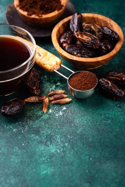 Flört tohumundan kahve. Sağlıklı alternatif moda içeceği.