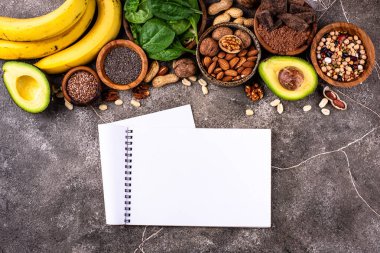 Doğal magnezyum Mg içeren çeşitli ürünler