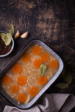 Tavuk etli, havuçlu ve baharatlı.