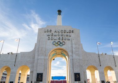 Los Angeles, CA - Kasım 2022: Los Angeles Memorial Coliseum, USC futbol, olimpiyatlar ve diğer etkinliklere ev sahipliği yapıyor.