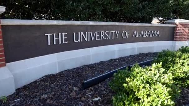 アラバマ大学タスカルーサ校の看板 — ストック動画