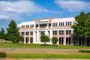 Ridgeland, MS-Haziran 2023: Logolu ve imzalı Merrill Lynch ofis binası.