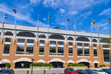 Newton, MA - 2023: Alumni Stadyumu Boston College Eagles futbol takımının evidir..