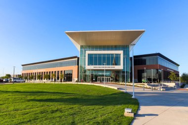 Waco, TX - Eylül 2023: Baylor Üniversitesi Kampüsündeki Mark & Paula Hurd Karşılama Merkezi.