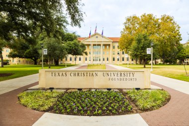Fort Worth, TX - Kasım 2023: Texas Hıristiyan Üniversitesi tabelası