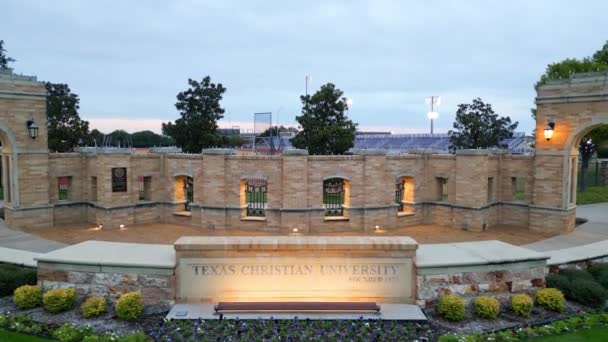 沃思堡 2023年11月 德克萨斯基督教大学标志 — 图库视频影像