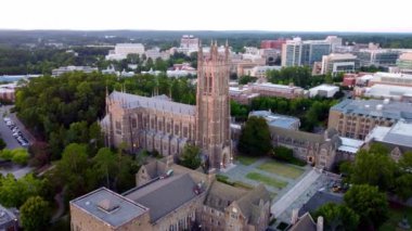 Durham, NC - 2 Eylül 2023 Duke Üniversitesi Şapeli Duke Üniversitesi kampüsünün merkezinde yer alan bir şapeldir.