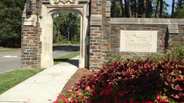 美国北卡罗来纳州达勒姆 2023年9月4日 杜克大学入学和签名 — 图库视频影像