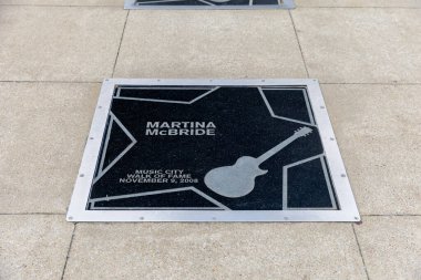 Nashville, TN - 15 Mart 2024: Martina McBride Nashville 'deki Music City Walk of Fame' in yıldızı