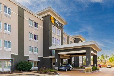 Starkville, MS - 27 Şubat 2024: LaQuinta Inns and Suites, ABD 'de bir otel zinciri.