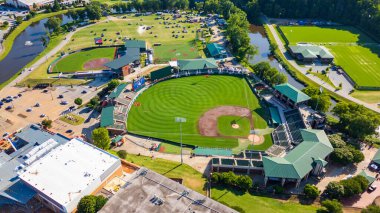 Clemson, SC - Haziran 2024: Clemson Üniversitesi Kampüsü 'ndeki Clemson beyzbolunun ev sahibi Doug Kingsmore Stadyumu