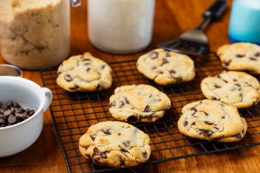 Taze ev yapımı çikolatalı kurabiyeler, seçici odaklanma..