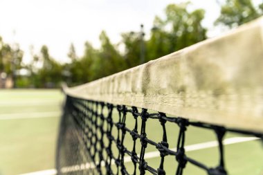 Tenis kortuna yakın çekim, seçici odaklanma, arka plan.