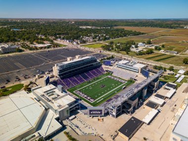 Manhattan, KS - Eylül 2024: Bill Snyder Aile Stadyumu Kansas Eyalet Üniversitesi Kampüsü